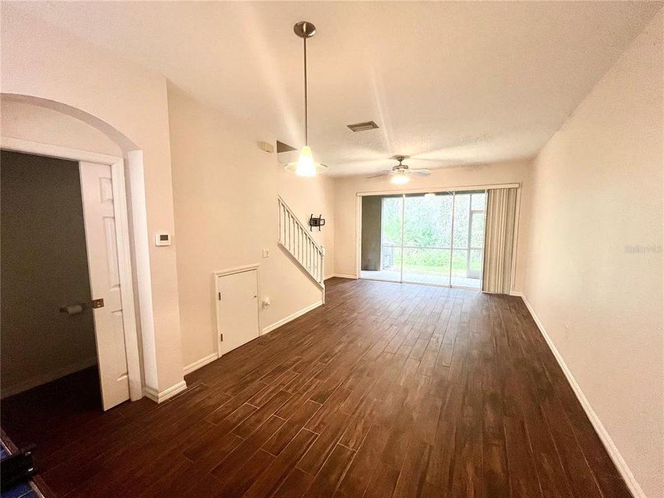 For Sale: $240,000 (2 beds, 1 baths, 1272 Square Feet)