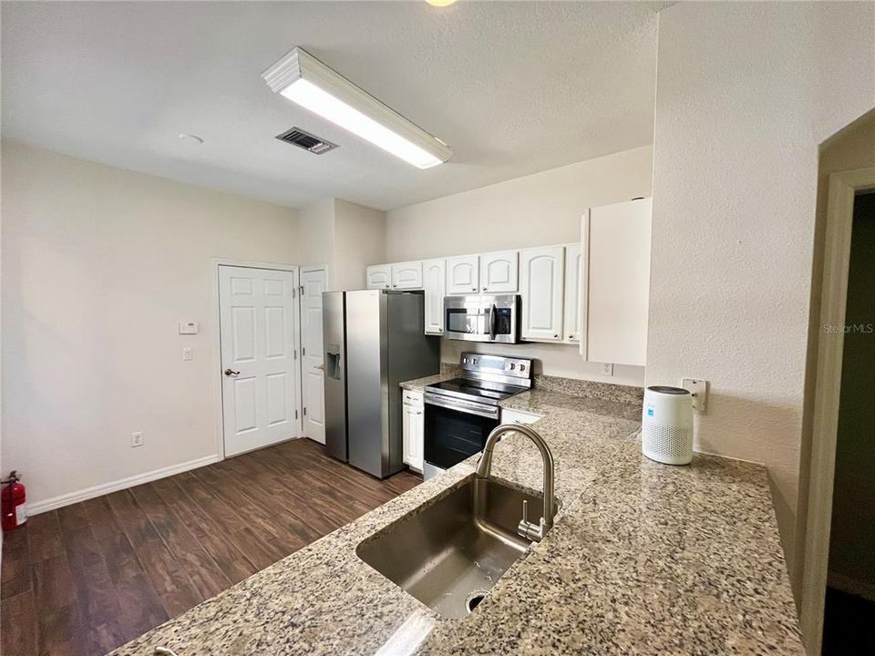 For Sale: $240,000 (2 beds, 1 baths, 1272 Square Feet)