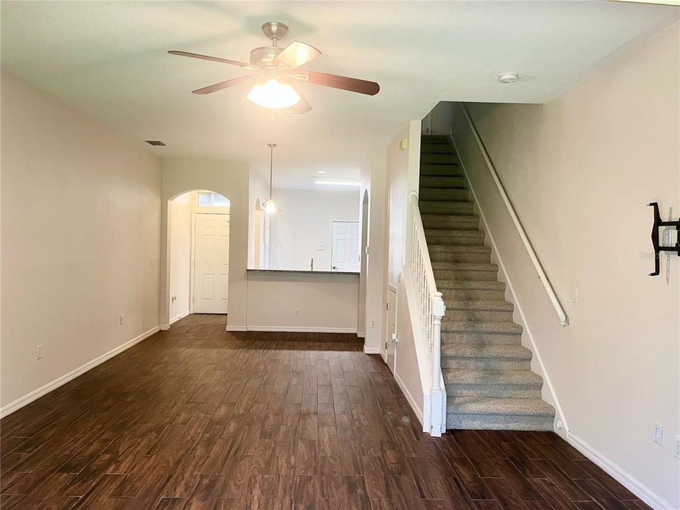 For Sale: $240,000 (2 beds, 1 baths, 1272 Square Feet)
