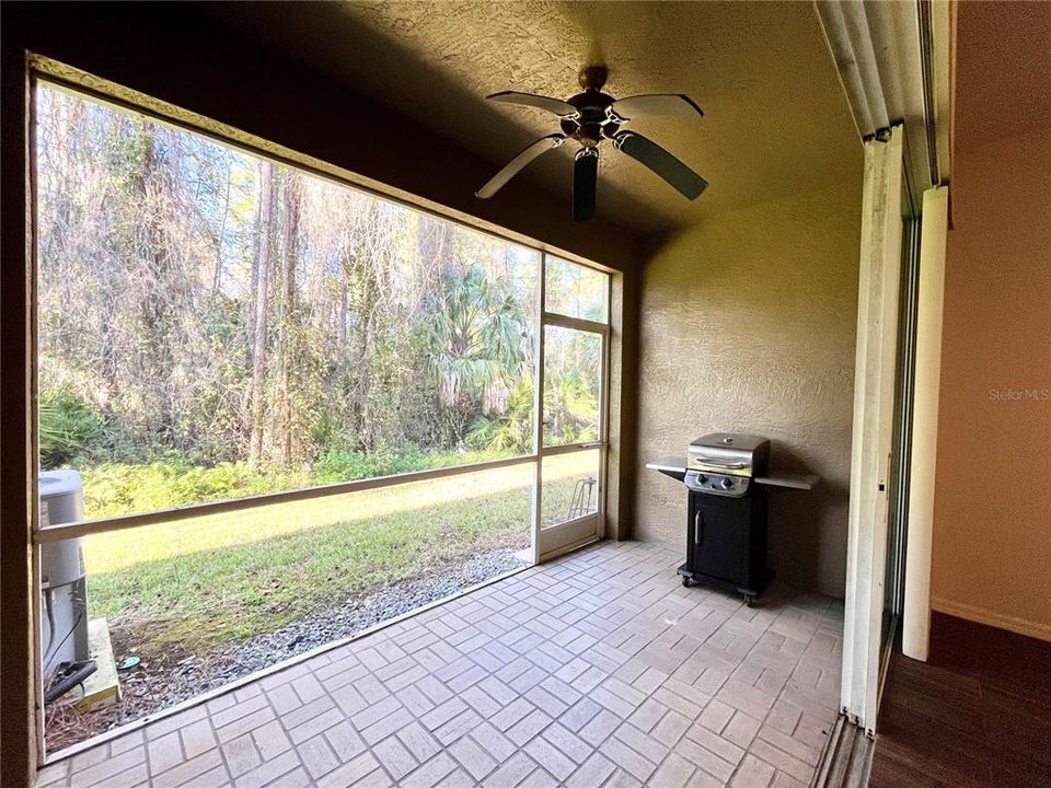 For Sale: $240,000 (2 beds, 1 baths, 1272 Square Feet)