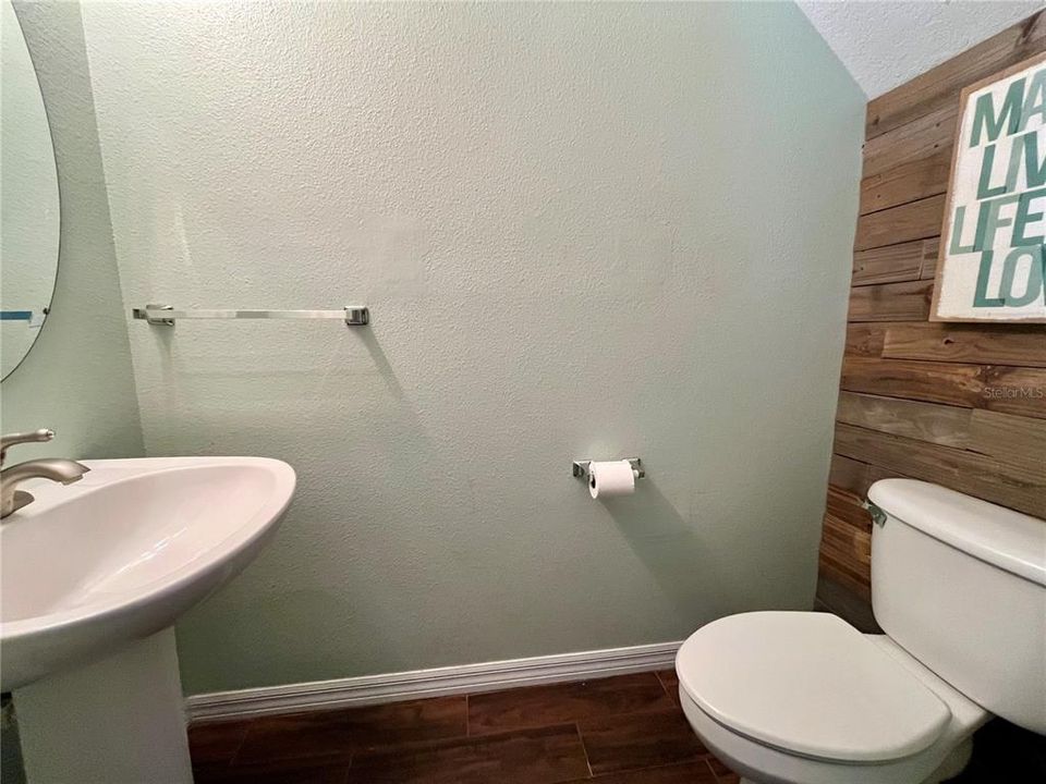 For Sale: $240,000 (2 beds, 1 baths, 1272 Square Feet)