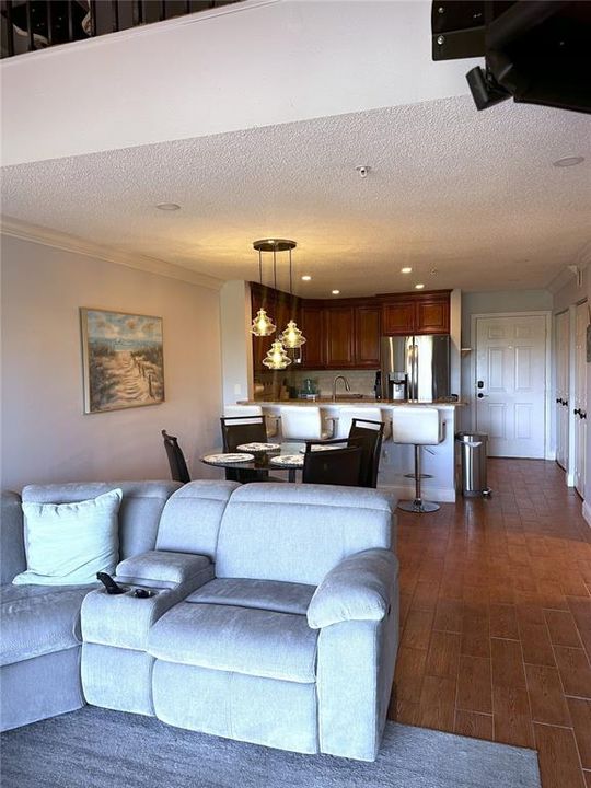 出租: $3,700 (2 贝兹, 2 浴室, 1075 平方英尺)