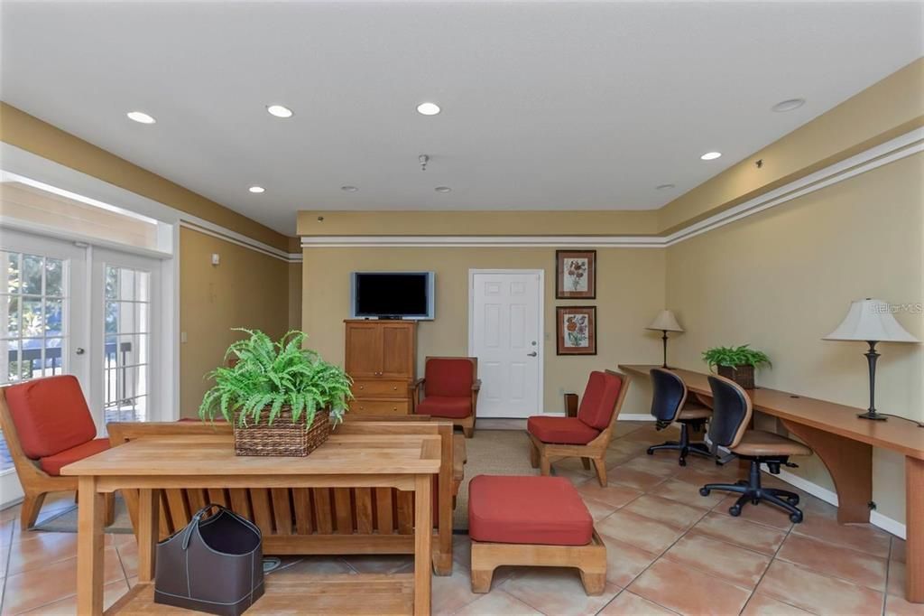 出租: $3,700 (2 贝兹, 2 浴室, 1075 平方英尺)