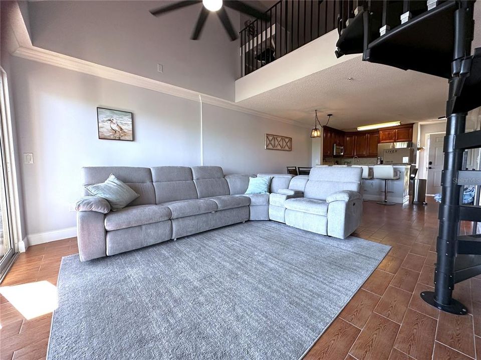 出租: $3,700 (2 贝兹, 2 浴室, 1075 平方英尺)