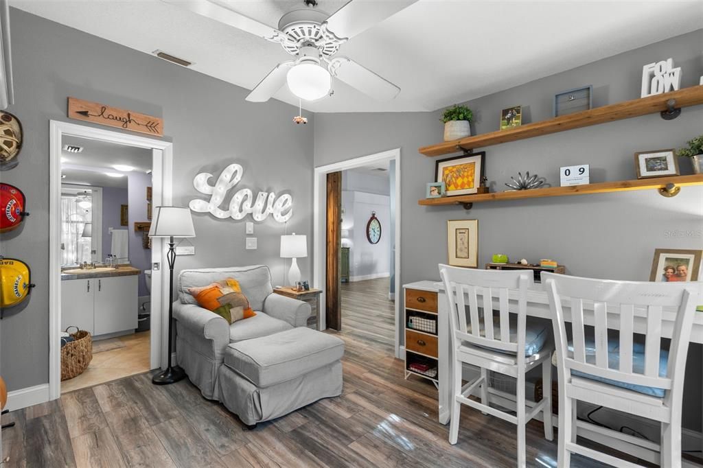 Под контрактом: $860,000 (4 спален, 3 ванн, 2811 Квадратных фут)