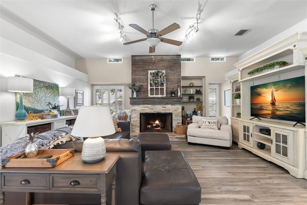 Под контрактом: $860,000 (4 спален, 3 ванн, 2811 Квадратных фут)