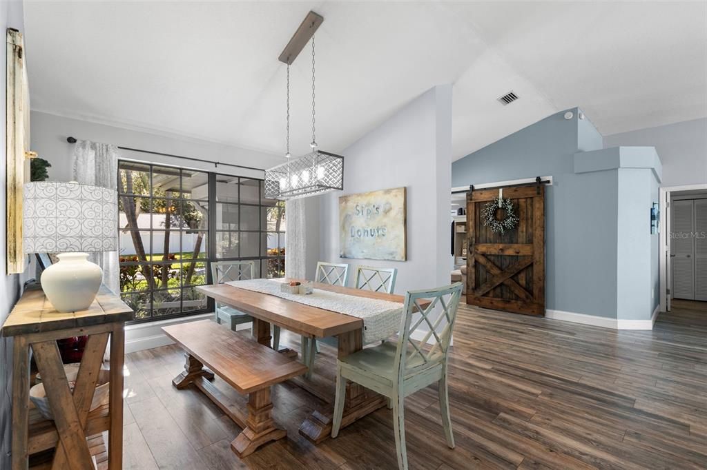 Под контрактом: $860,000 (4 спален, 3 ванн, 2811 Квадратных фут)