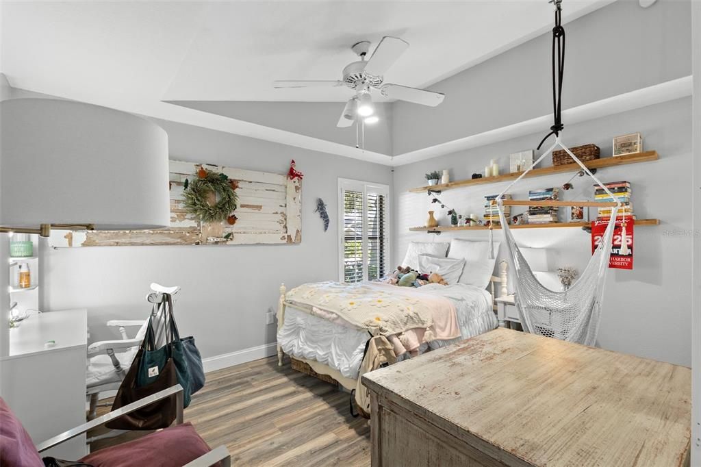 Под контрактом: $860,000 (4 спален, 3 ванн, 2811 Квадратных фут)