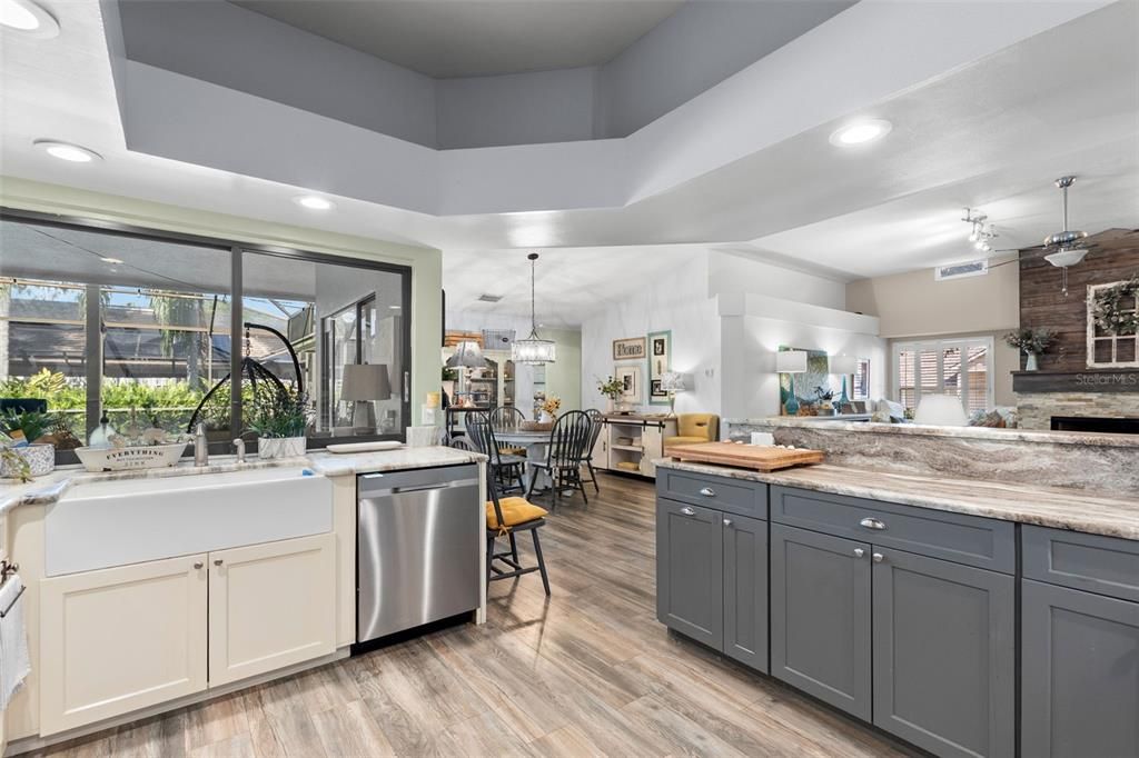 Под контрактом: $860,000 (4 спален, 3 ванн, 2811 Квадратных фут)