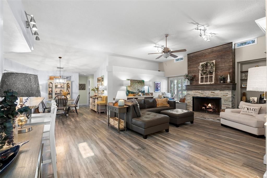 Под контрактом: $860,000 (4 спален, 3 ванн, 2811 Квадратных фут)