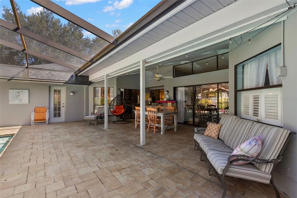 Под контрактом: $860,000 (4 спален, 3 ванн, 2811 Квадратных фут)