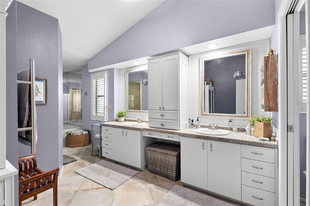 Под контрактом: $860,000 (4 спален, 3 ванн, 2811 Квадратных фут)