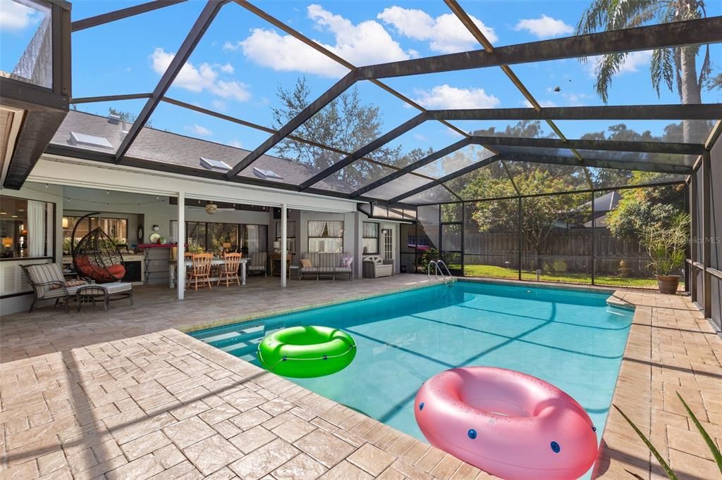 Под контрактом: $860,000 (4 спален, 3 ванн, 2811 Квадратных фут)