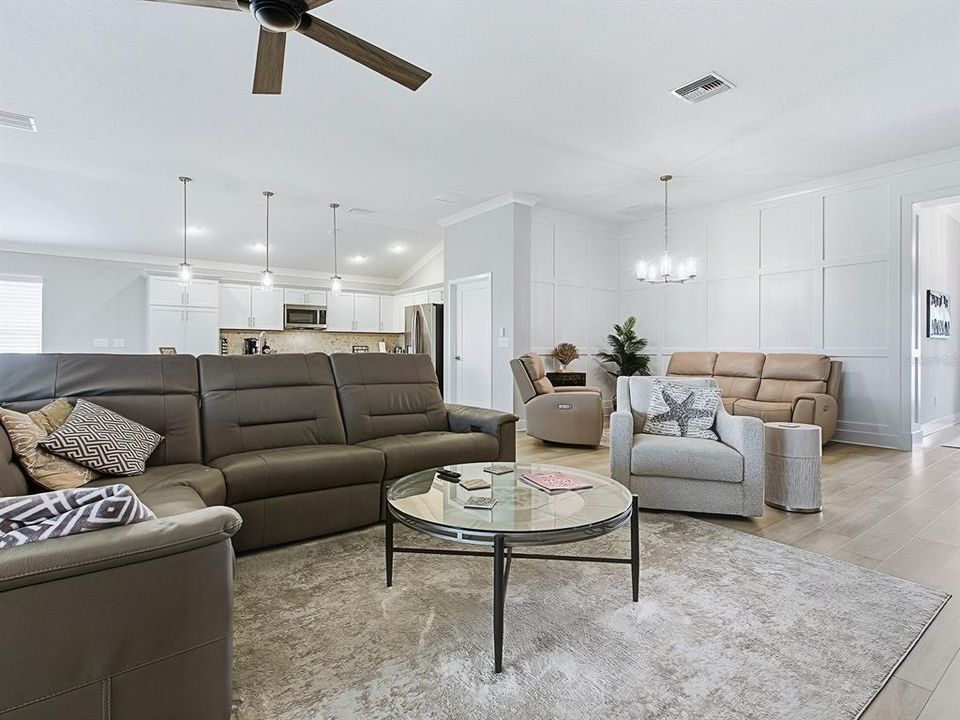 En Venta: $905,900 (3 camas, 2 baños, 2335 Pies cuadrados)