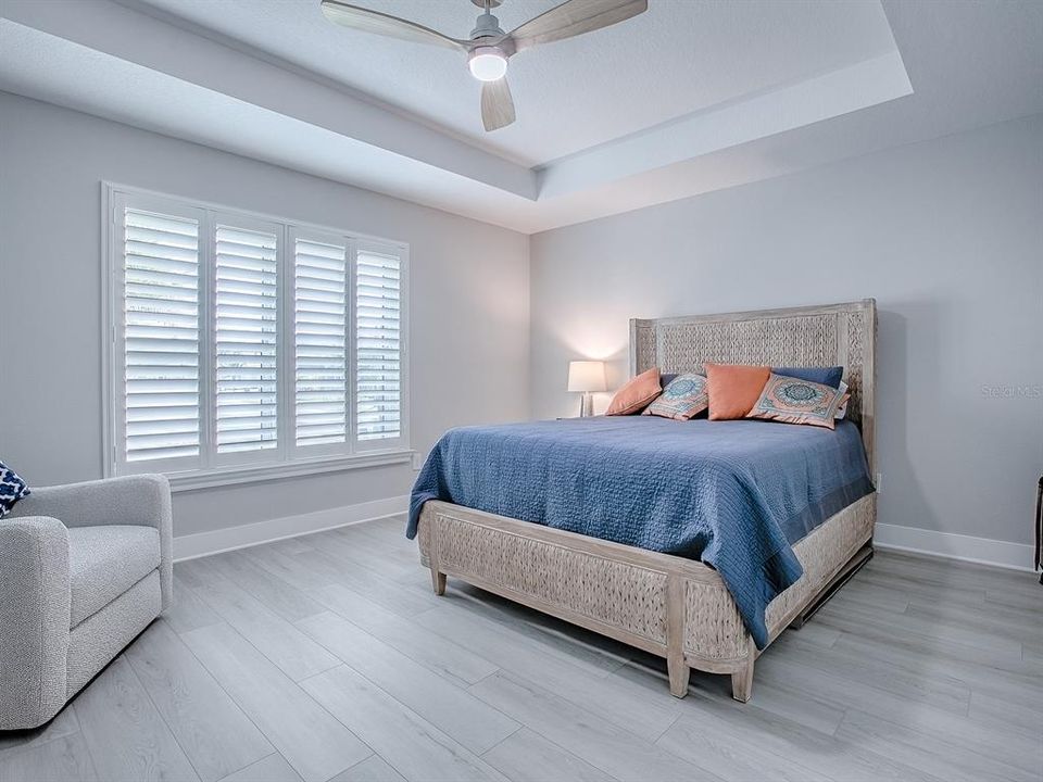 En Venta: $905,900 (3 camas, 2 baños, 2335 Pies cuadrados)