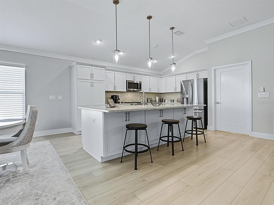 En Venta: $905,900 (3 camas, 2 baños, 2335 Pies cuadrados)