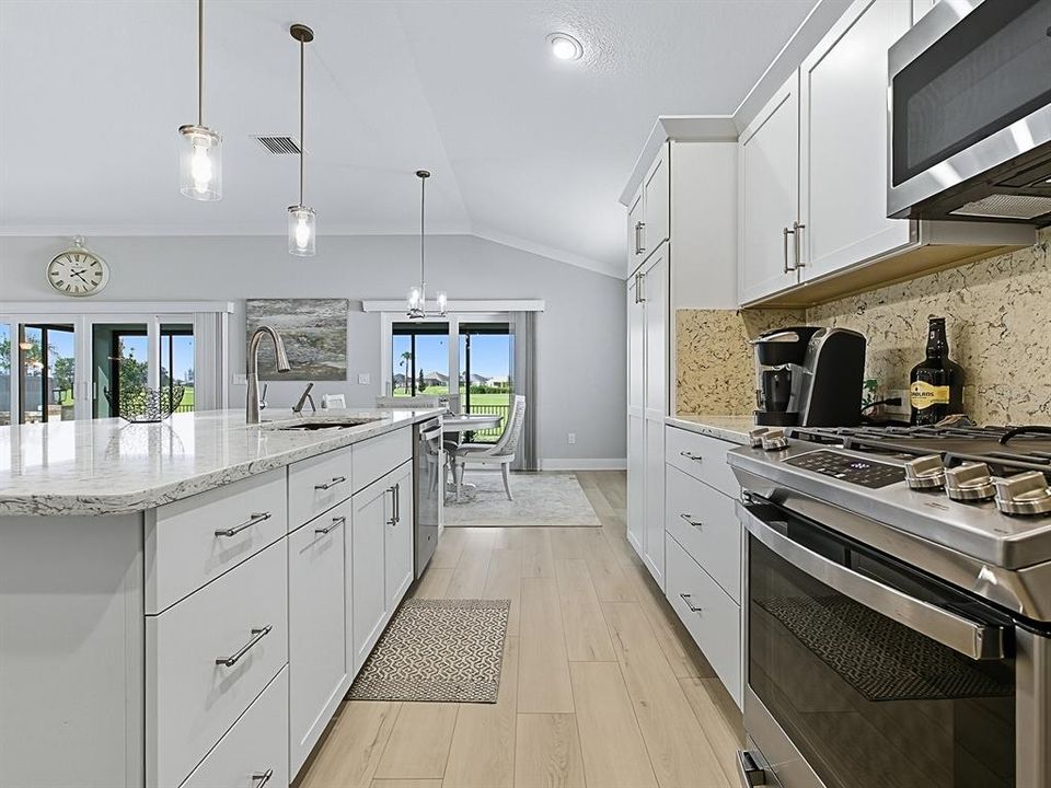 En Venta: $905,900 (3 camas, 2 baños, 2335 Pies cuadrados)