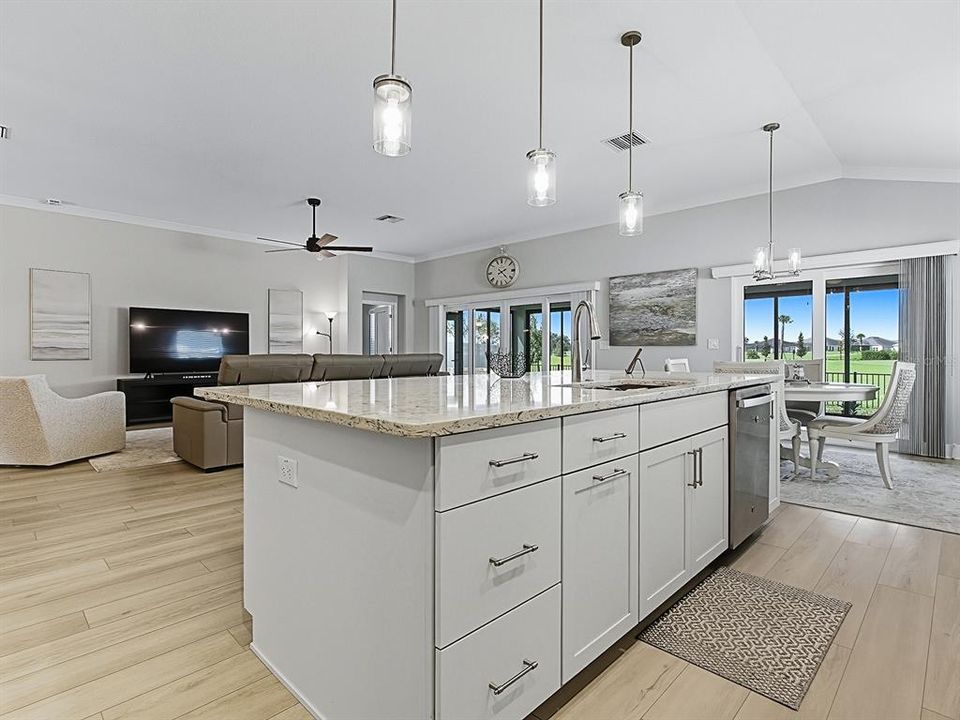 En Venta: $905,900 (3 camas, 2 baños, 2335 Pies cuadrados)