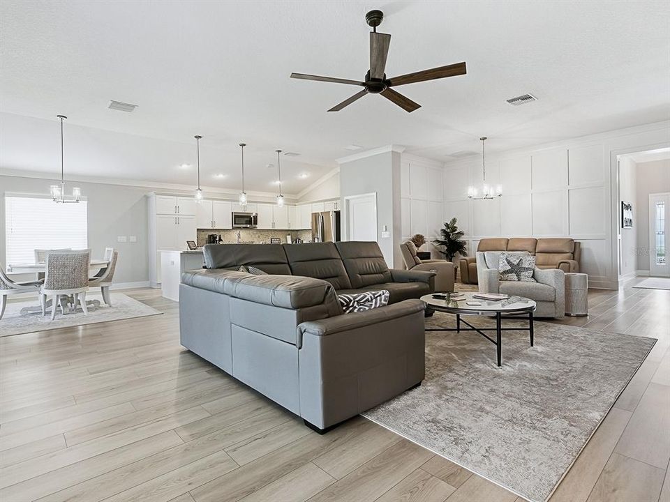 En Venta: $905,900 (3 camas, 2 baños, 2335 Pies cuadrados)