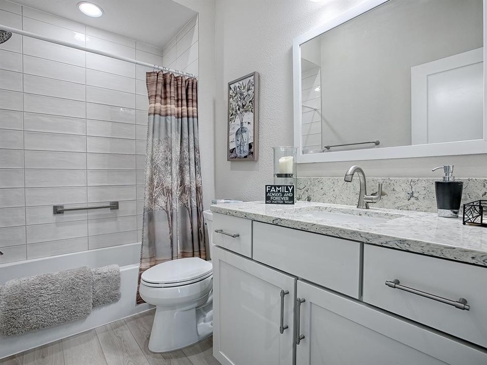 En Venta: $905,900 (3 camas, 2 baños, 2335 Pies cuadrados)