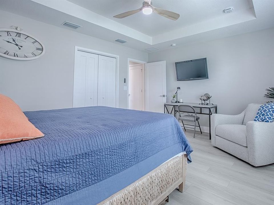 En Venta: $905,900 (3 camas, 2 baños, 2335 Pies cuadrados)