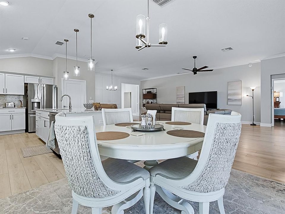 En Venta: $905,900 (3 camas, 2 baños, 2335 Pies cuadrados)