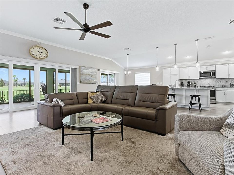 En Venta: $905,900 (3 camas, 2 baños, 2335 Pies cuadrados)