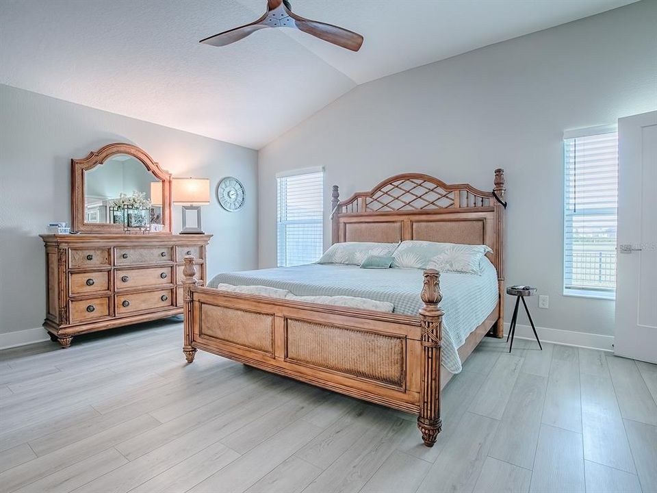 En Venta: $905,900 (3 camas, 2 baños, 2335 Pies cuadrados)