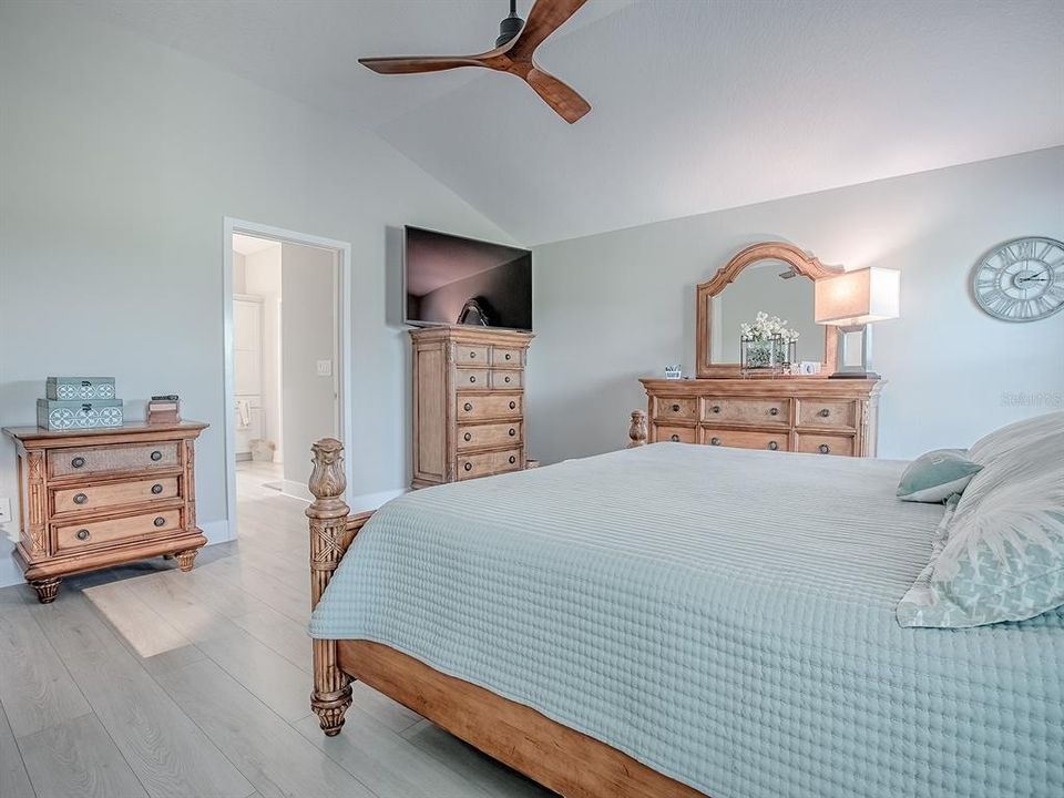 En Venta: $905,900 (3 camas, 2 baños, 2335 Pies cuadrados)