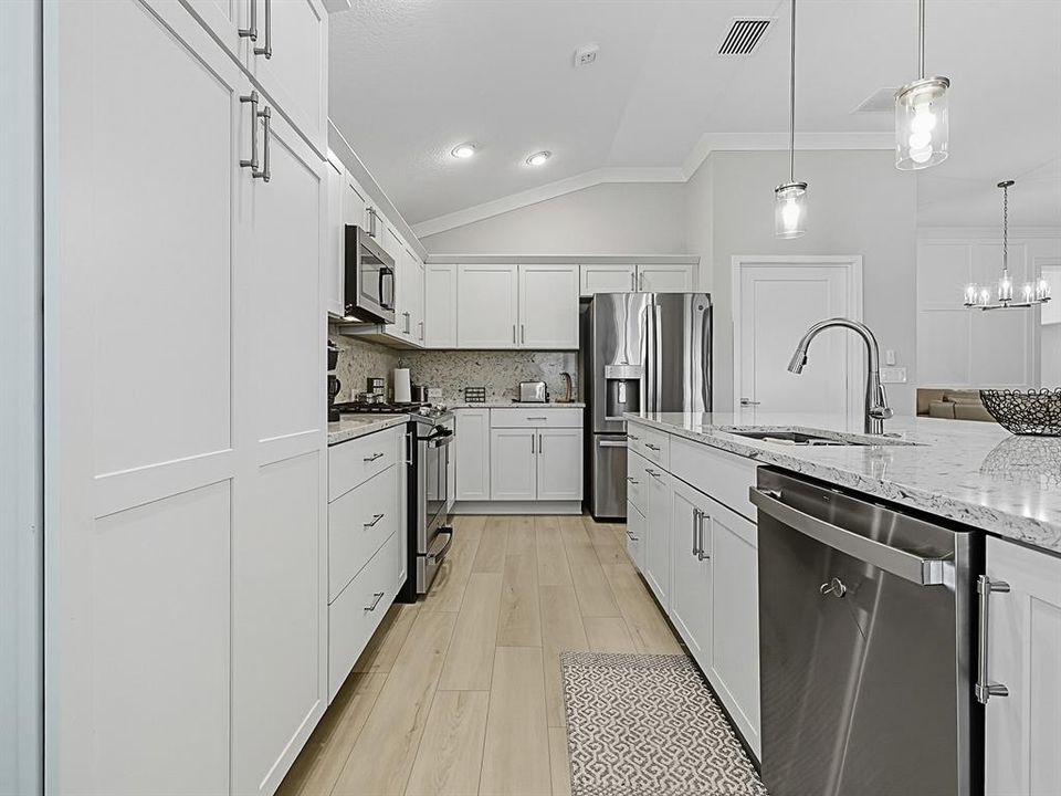 En Venta: $905,900 (3 camas, 2 baños, 2335 Pies cuadrados)