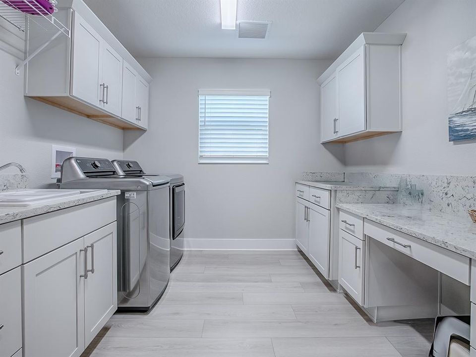 En Venta: $905,900 (3 camas, 2 baños, 2335 Pies cuadrados)