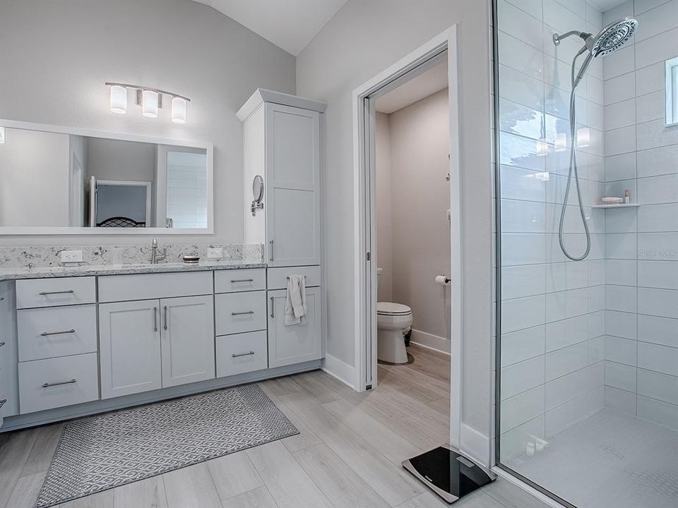 En Venta: $905,900 (3 camas, 2 baños, 2335 Pies cuadrados)