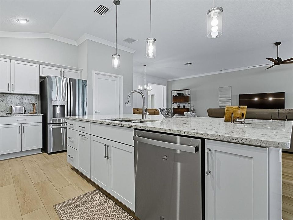 En Venta: $905,900 (3 camas, 2 baños, 2335 Pies cuadrados)