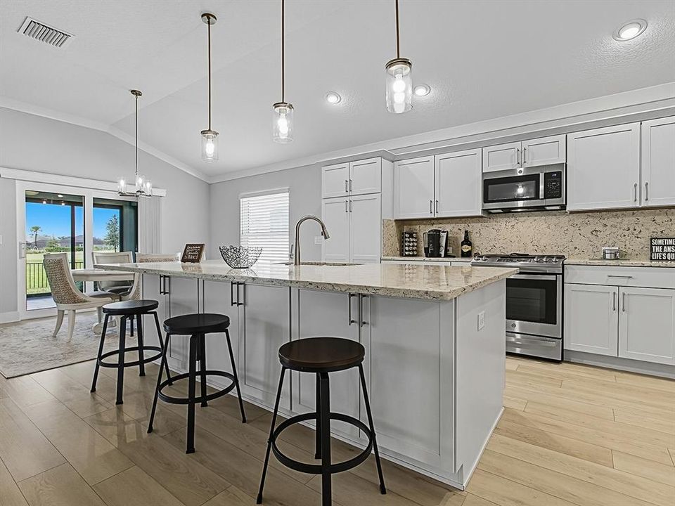 En Venta: $905,900 (3 camas, 2 baños, 2335 Pies cuadrados)