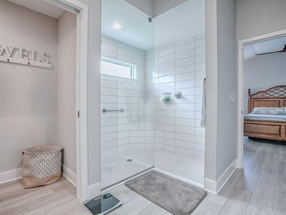 En Venta: $905,900 (3 camas, 2 baños, 2335 Pies cuadrados)