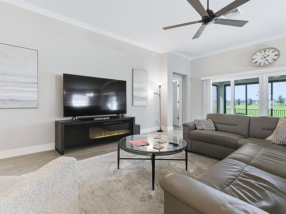 En Venta: $905,900 (3 camas, 2 baños, 2335 Pies cuadrados)