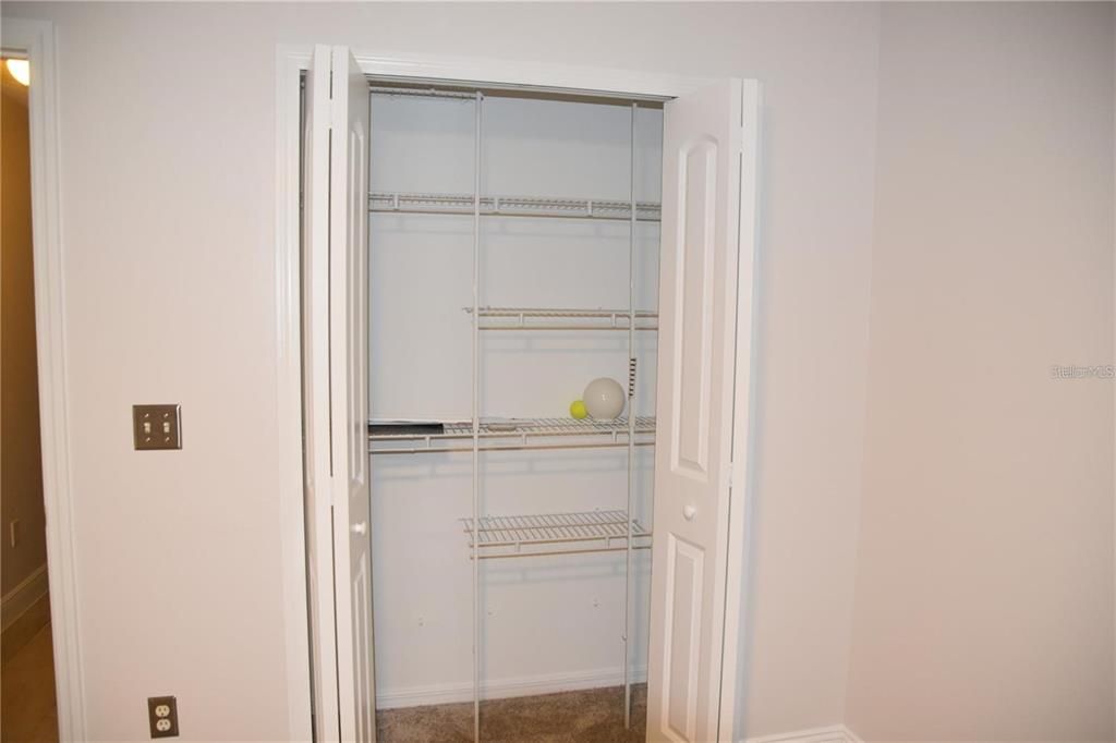 合同活跃: $3,000 (3 贝兹, 2 浴室, 1600 平方英尺)