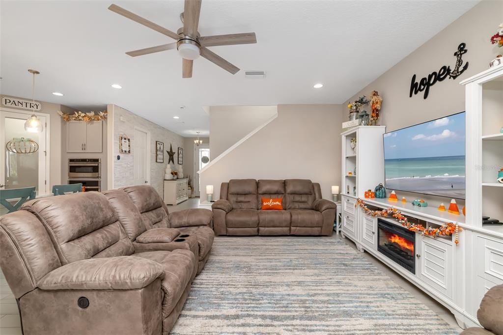 На продажу: $769,999 (5 спален, 3 ванн, 3373 Квадратных фут)