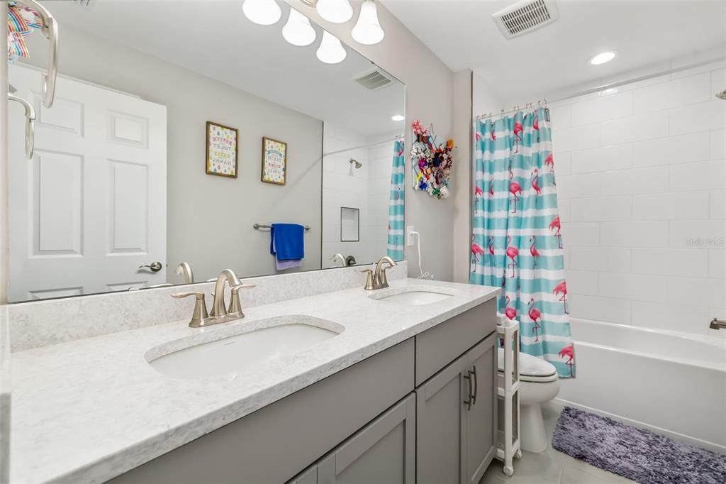 На продажу: $769,999 (5 спален, 3 ванн, 3373 Квадратных фут)