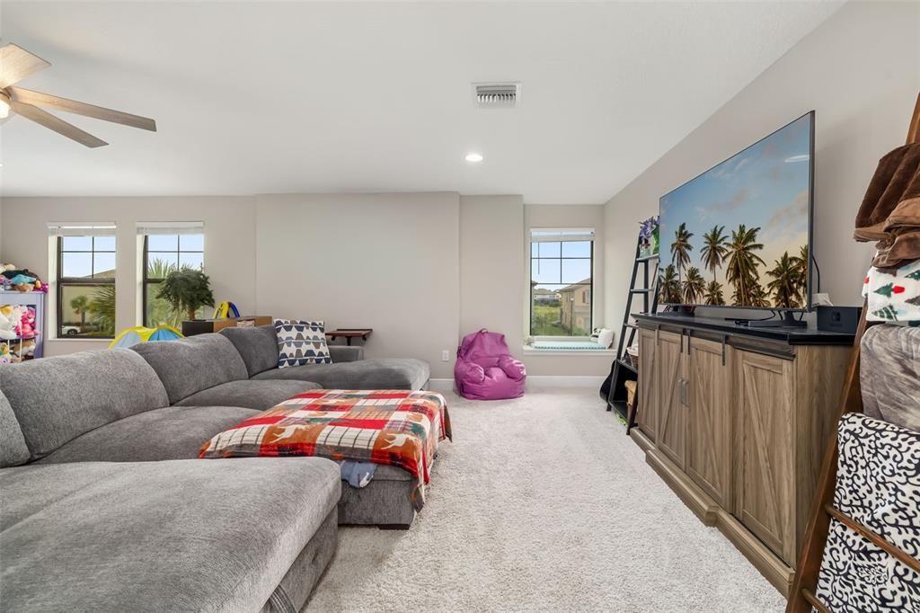 На продажу: $769,999 (5 спален, 3 ванн, 3373 Квадратных фут)