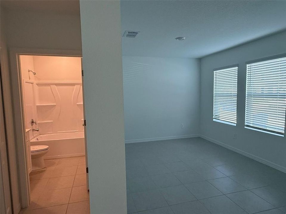 For Rent: $2,499 (5 beds, 3 baths, 2754 Square Feet)