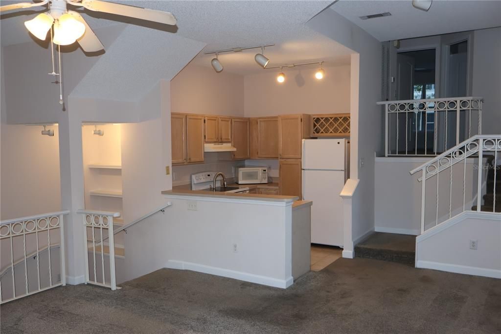 В аренду: $2,349 (1 спален, 1 ванн, 900 Квадратных фут)