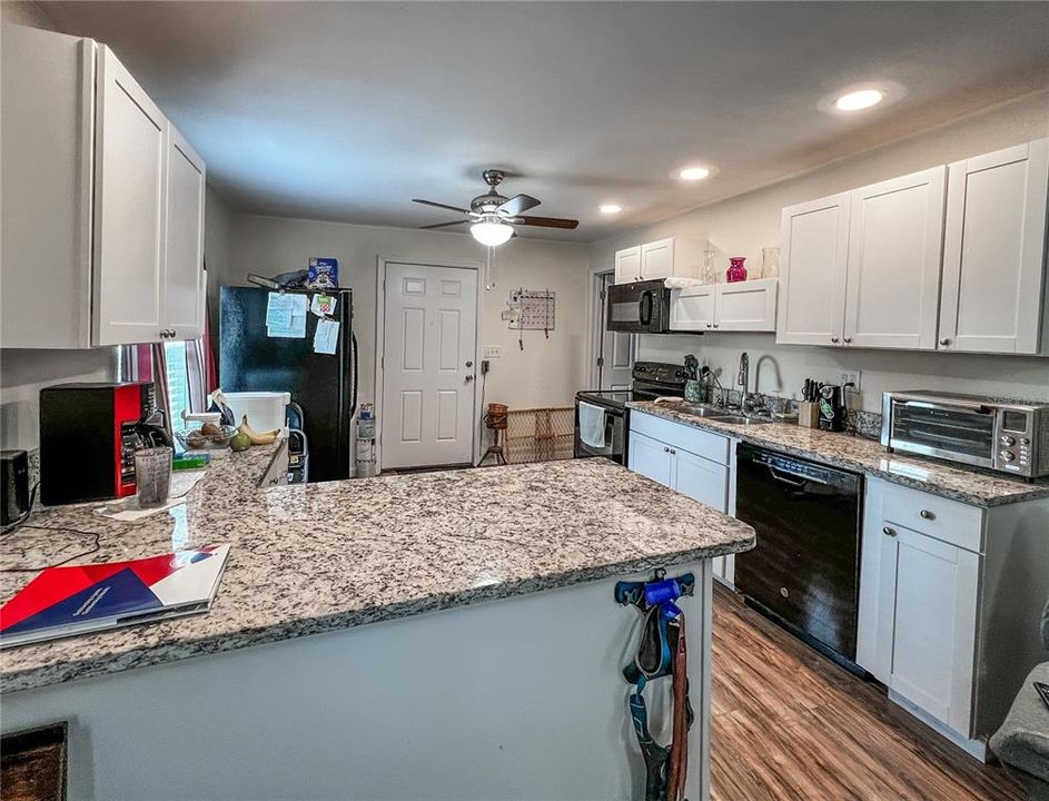 待售: $219,900 (2 贝兹, 1 浴室, 800 平方英尺)