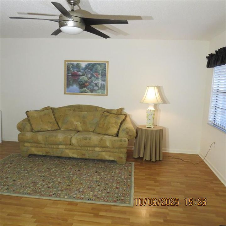 待售: $129,900 (2 贝兹, 2 浴室, 903 平方英尺)