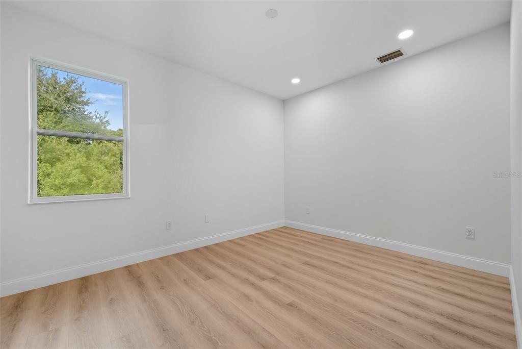 For Sale: $699,400 (5 beds, 3 baths, 2727 Square Feet)