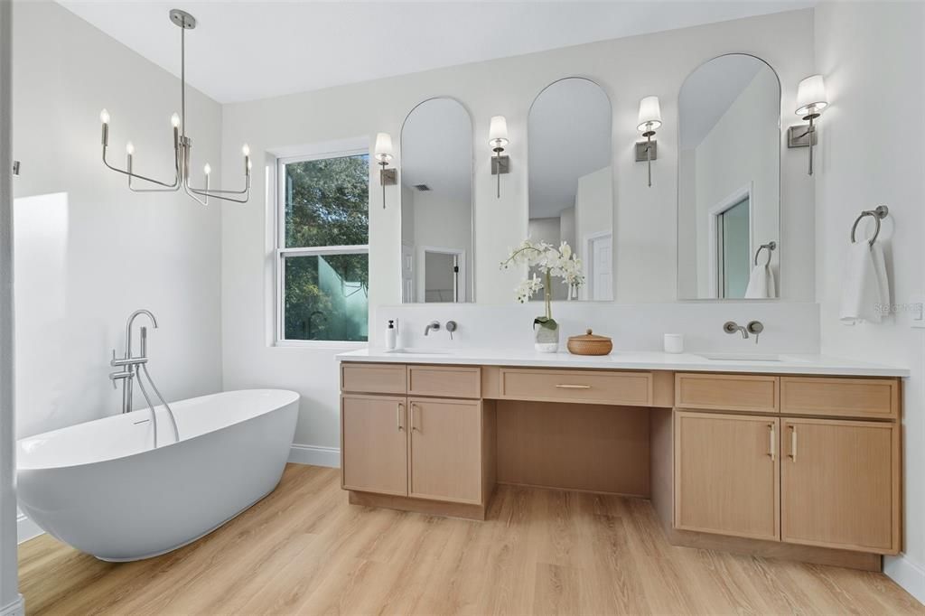 For Sale: $699,400 (5 beds, 3 baths, 2727 Square Feet)