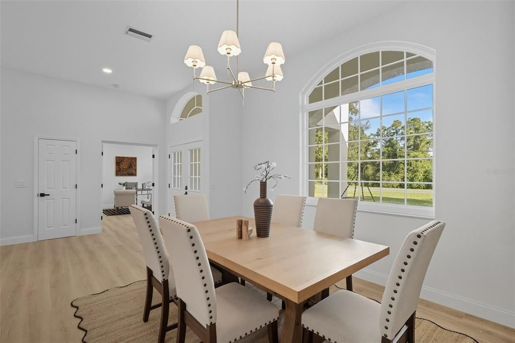 For Sale: $699,400 (5 beds, 3 baths, 2727 Square Feet)