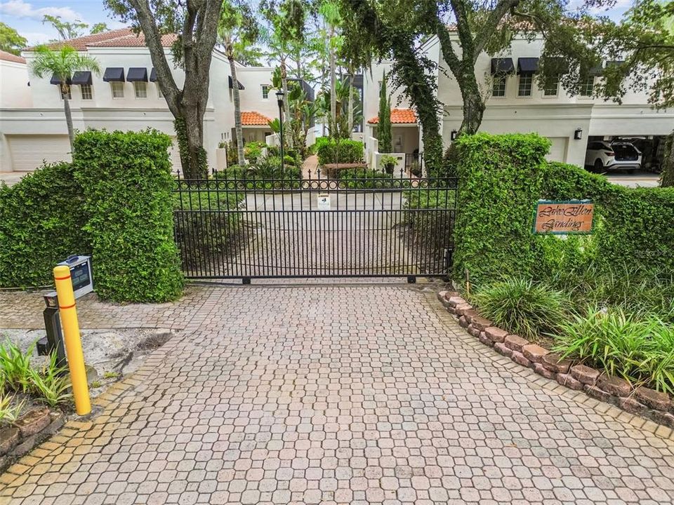 合同活跃: $849,990 (3 贝兹, 3 浴室, 2636 平方英尺)