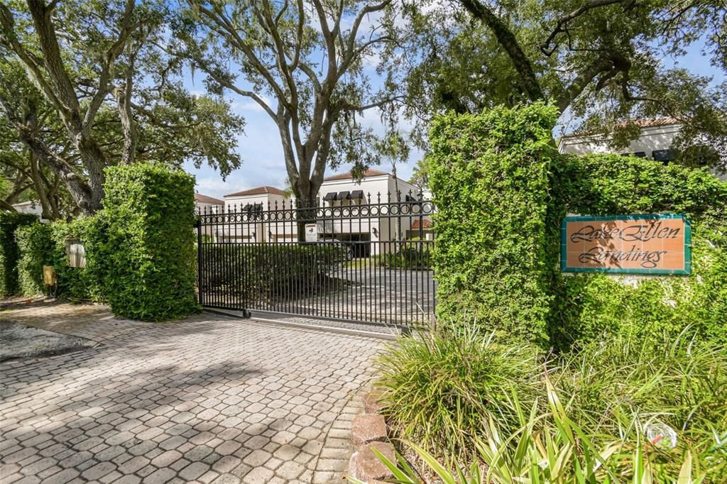 合同活跃: $849,990 (3 贝兹, 3 浴室, 2636 平方英尺)