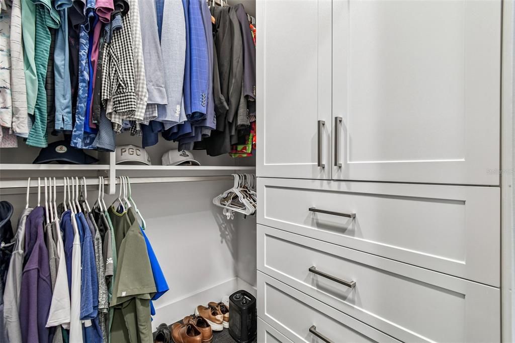 合同活跃: $849,990 (3 贝兹, 3 浴室, 2636 平方英尺)